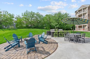Outdoor gas fire pit